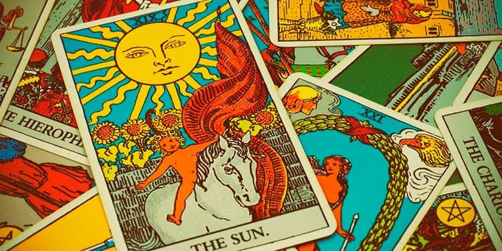 O Universo Enochiano e os Naipes Ocultos do Tarot