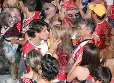 Atrás do trio elétrico também vai quem já morreu