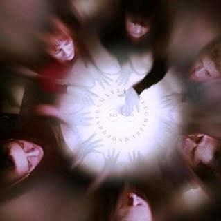 Brincadeira do Copo: Falar Com os Mortos é Coisa de Criança