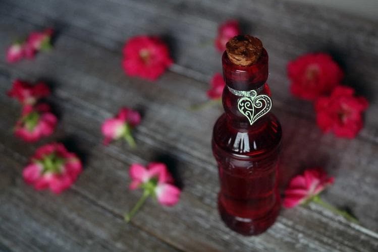 Óleos para amor e atração dentro do Vodu e Hoodoo