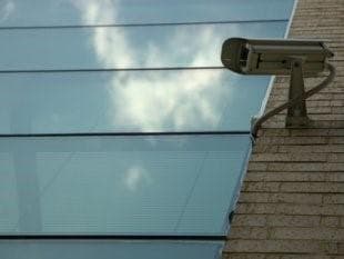 Como o poderoso mundo da inteligência está à beira da capacidade de fazer as pessoas desaparecer digitalmente