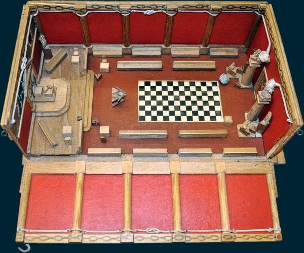 Da Terra ao Céu e da Superfície ao Centro da Terra: A evolução física das Lojas Maçônicas ao longo da história